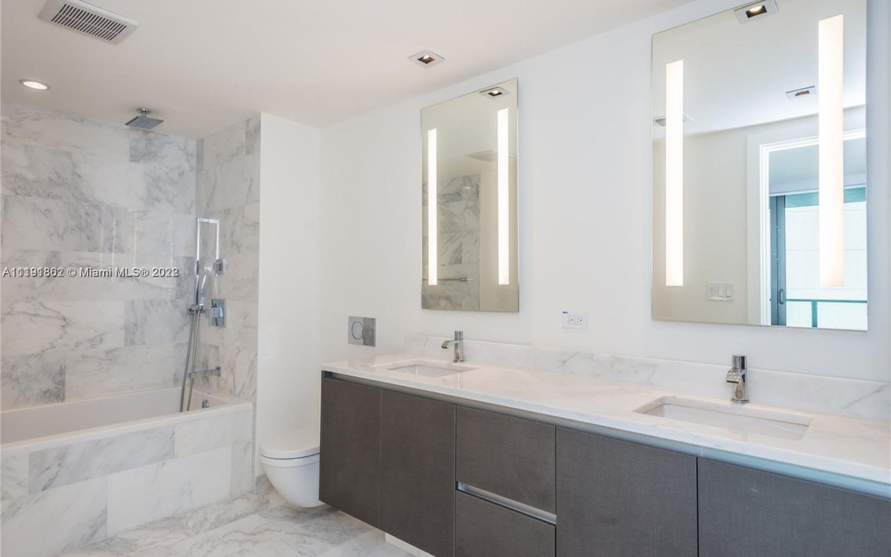 1451 Brickell Ave Unit: 1702
