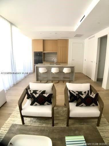 8701 Collins Ave, #503