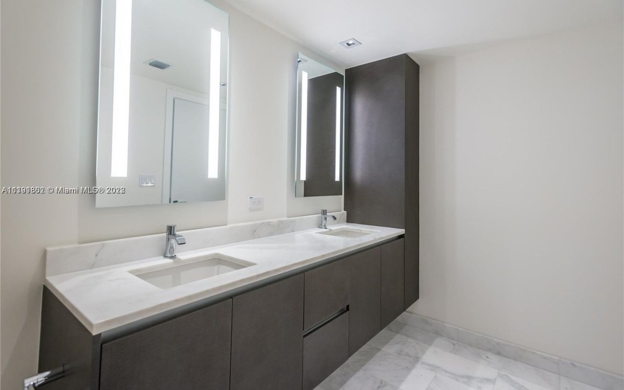 1451 Brickell Ave Unit: 1702
