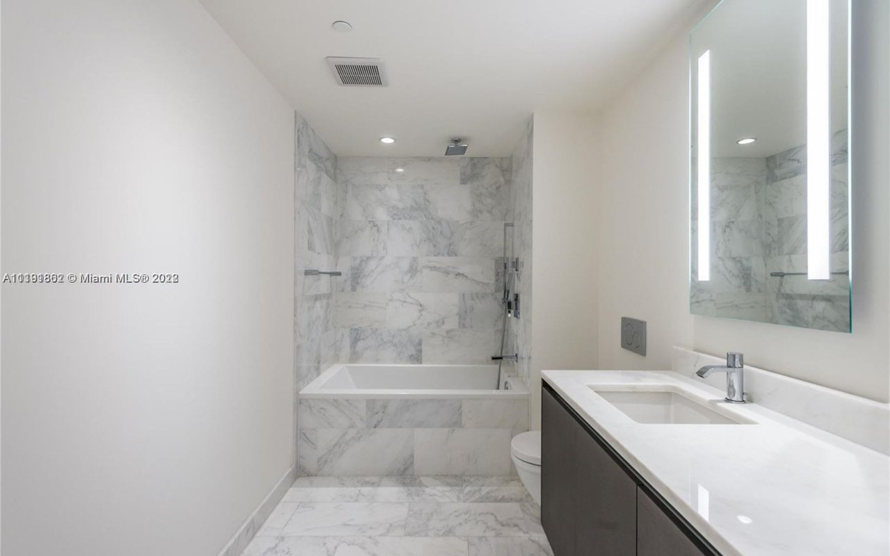 1451 Brickell Ave Unit: 1702